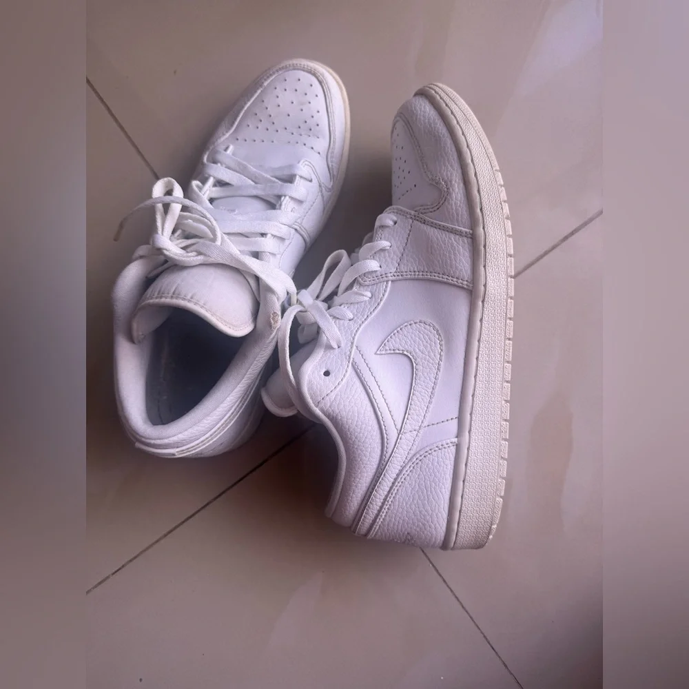 Nike Air Jordan 1 Low Triple White Tumbled Leather 553558-130 Men's 11 Comfy